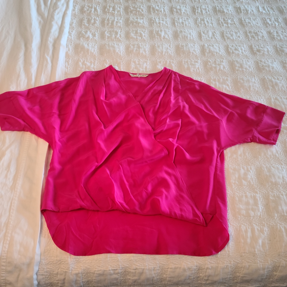Trina Turk Vibrant Fuchsia Hot Pink 100% Silk Drape Faux Wrap Blouse M Mediun